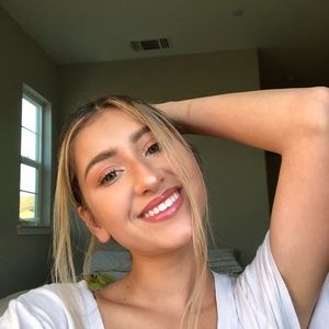 Meet your Posher, Camille